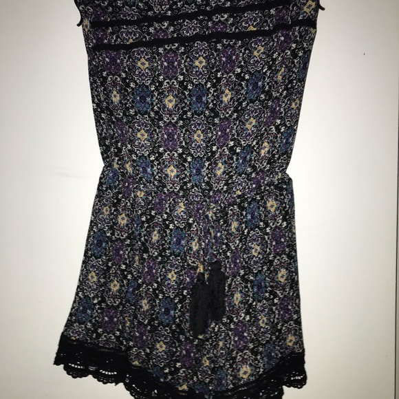 Sleeveless Romper - Picture 1 of 3